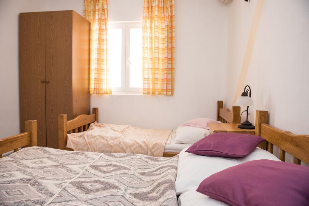 Apartments Ljubica 罗戈兹尼察 外观 照片
