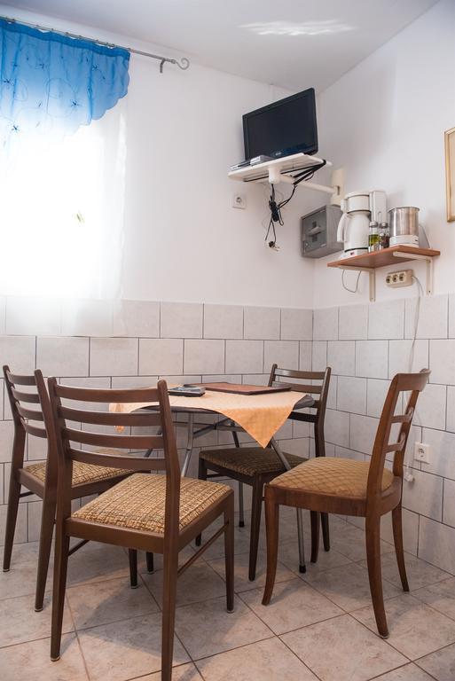 Apartments Ljubica 罗戈兹尼察 外观 照片