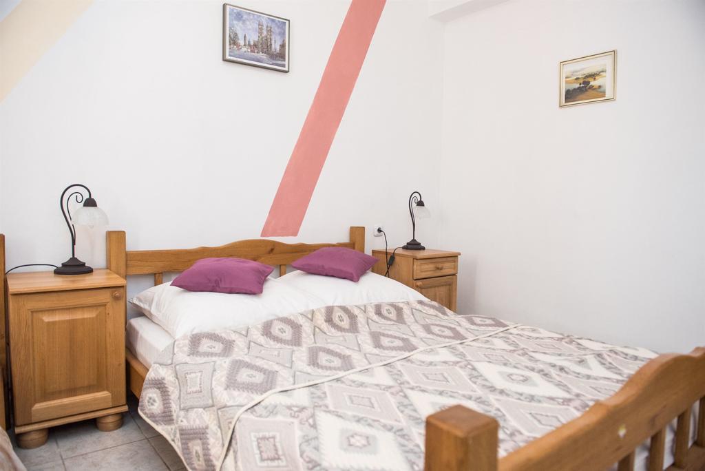 Apartments Ljubica 罗戈兹尼察 外观 照片