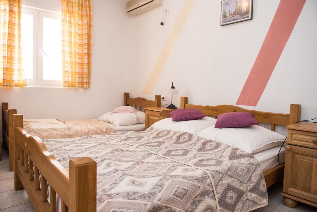 Apartments Ljubica 罗戈兹尼察 外观 照片