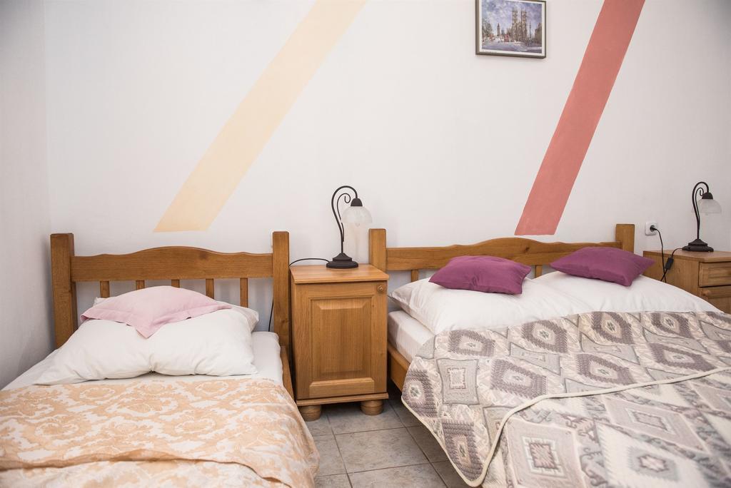 Apartments Ljubica 罗戈兹尼察 外观 照片