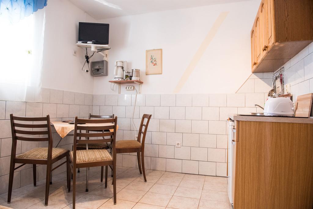 Apartments Ljubica 罗戈兹尼察 外观 照片