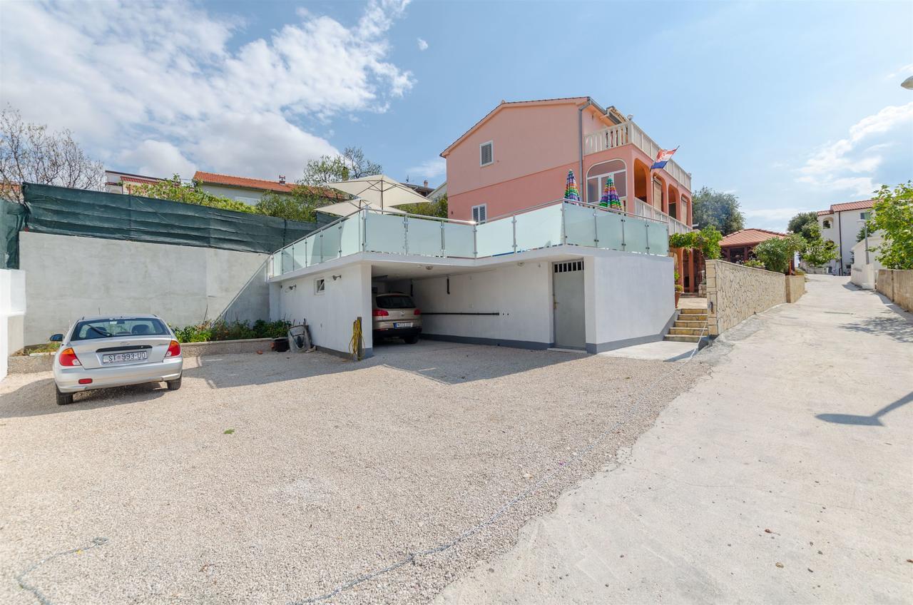 Apartments Ljubica 罗戈兹尼察 外观 照片